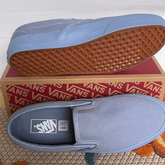 Van’s WMNS Classic Slip-On
Pastel Mono Dusty Blue
VN000CT5DSB
Sneakers - Picture 5 of 16